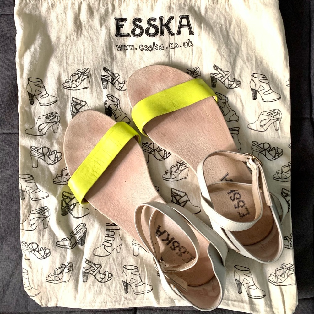 Esska India Sandals in Yellow/Stone